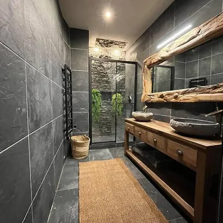 Haussmannien A 200m Des Halles. * Narbona